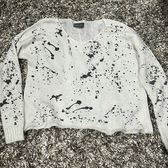 Awesome sweater! The perfect weight ... a must have! - Picture 1 of 1